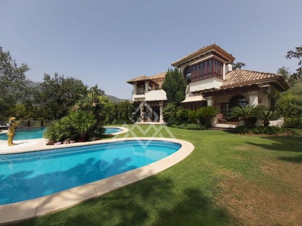 8-bedroom freehold villa in Benahavís — photo 2 of 5