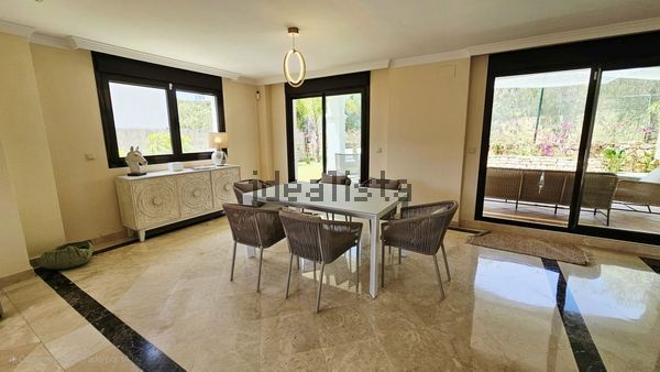 3-bedroom freehold villa in Estepona — photo 3 of 5