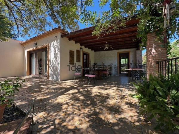 2-bedroom freehold villa in Estepona — photo 1 of 5
