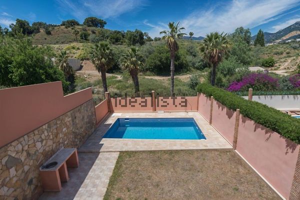 4-bedroom freehold villa in Benalmádena — photo 2 of 5
