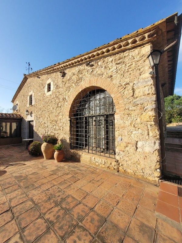 9-bedroom freehold villa in Begur — photo 1 of 5