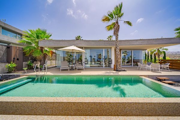 3-bedroom freehold villa in Guía de Isora — photo 1 of 5