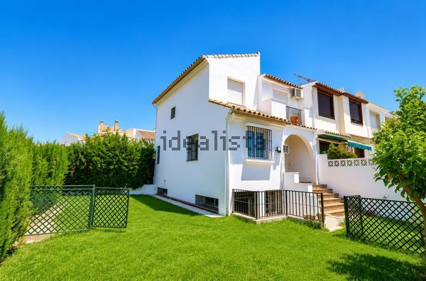 3-bedroom freehold villa in Estepona — photo 1 of 5