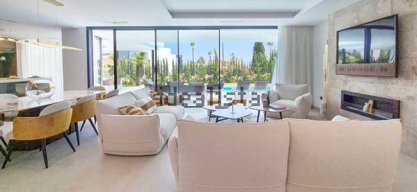 4-bedroom freehold villa in Estepona — photo 4 of 5