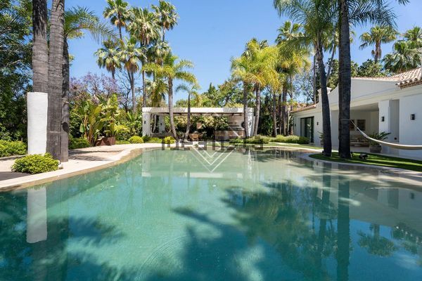 6-bedroom freehold villa in Marbella — photo 3 of 5