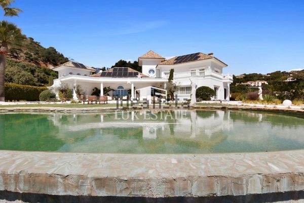 6-bedroom freehold villa in Benahavís — photo 2 of 5