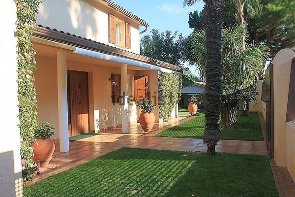 4-bedroom freehold villa in Blanes — photo 1 of 5