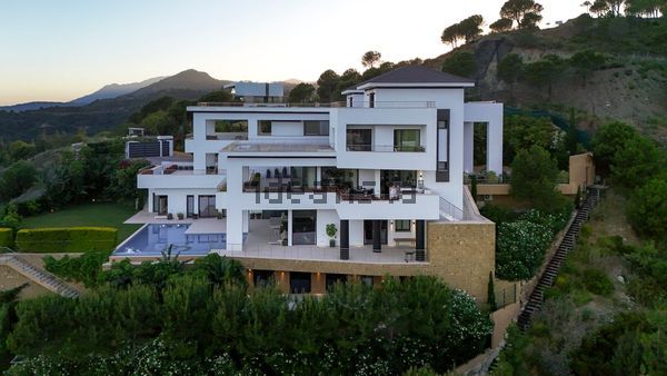 12-bedroom freehold villa in Benahavís — photo 3 of 5