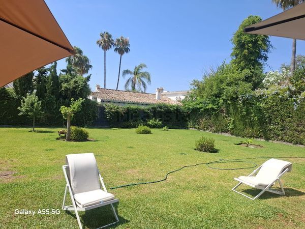 3-bedroom freehold villa in Estepona — photo 3 of 5