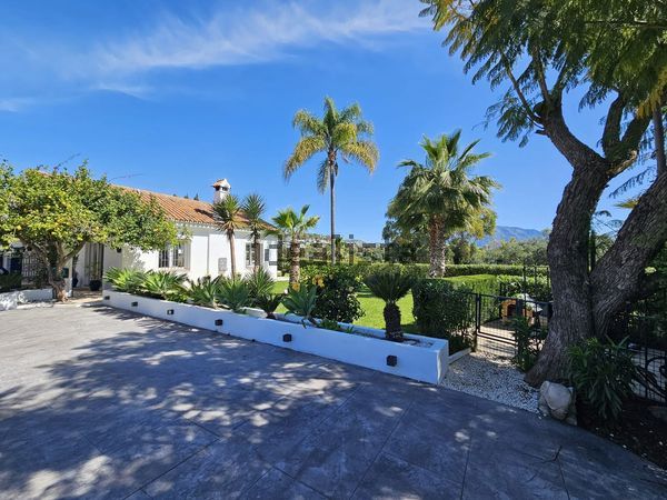 4-bedroom freehold villa in Benahavís — photo 4 of 5