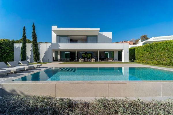 5-bedroom freehold villa in Marbella — photo 1 of 5