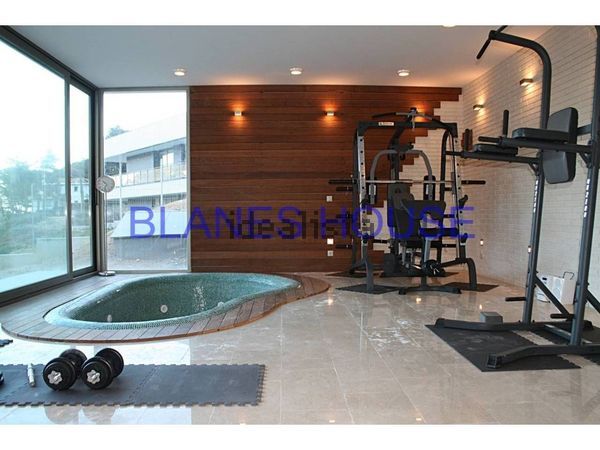 4-bedroom freehold villa in Blanes — photo 4 of 5