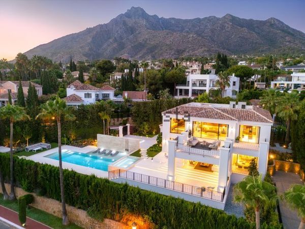 6-bedroom freehold villa in Marbella — photo 1 of 5