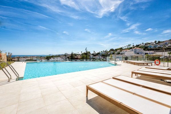 4-bedroom freehold villa in Estepona — photo 2 of 5