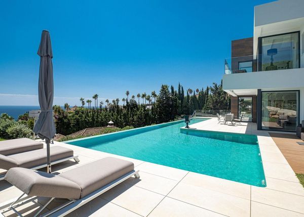 4-bedroom freehold villa in Manilva — photo 3 of 5