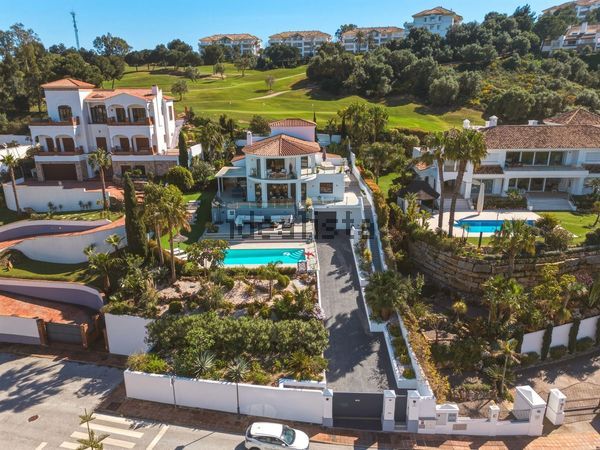 4-bedroom freehold villa in Mijas — photo 2 of 5