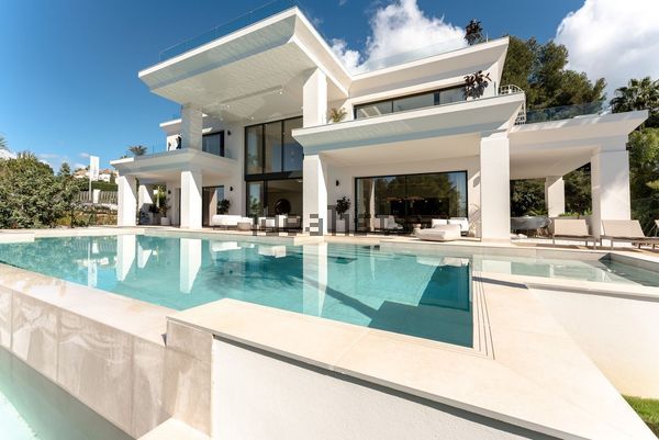 7-bedroom freehold villa in Marbella — photo 1 of 5