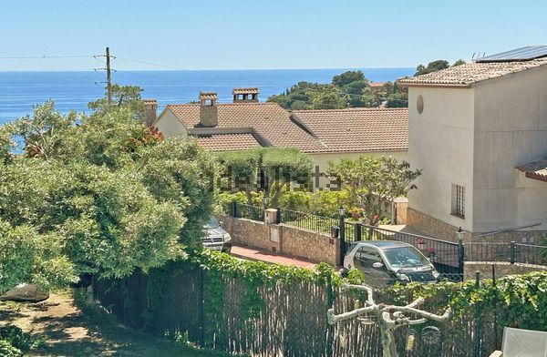 4-bedroom freehold villa in Lloret de Mar — photo 2 of 5