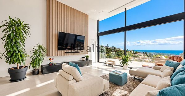 4-bedroom freehold villa in Marbella — photo 4 of 5