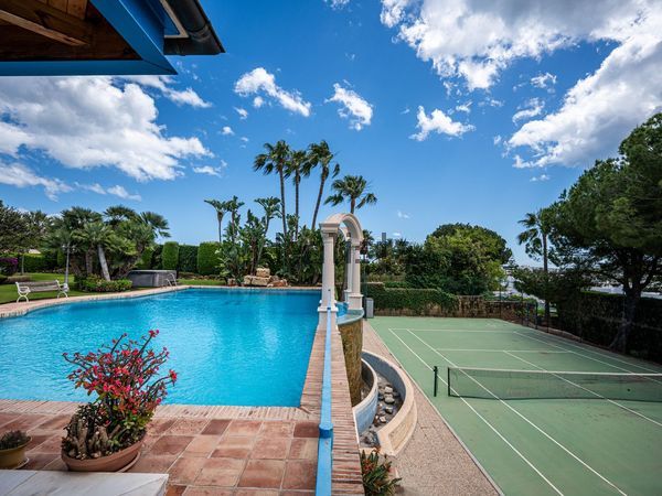 6-bedroom freehold villa in Marbella — photo 3 of 5