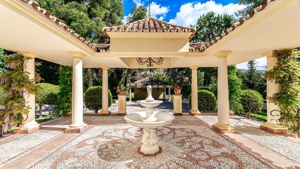 6-bedroom freehold villa in Marbella — photo 2 of 5