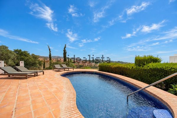 4-bedroom freehold villa in Marbella — photo 4 of 5