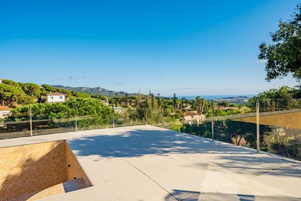 Detached house in Els Pinars, Lloret de Mar — image 3