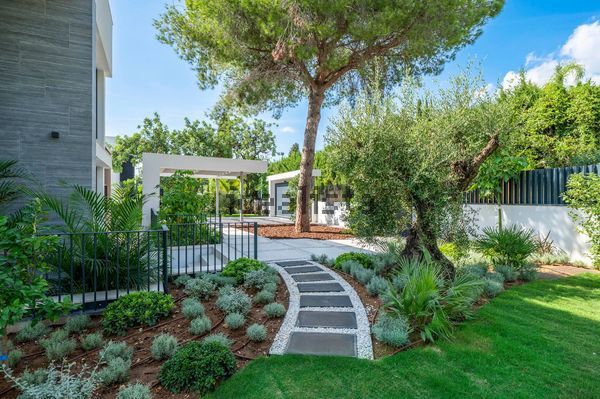 6-bedroom freehold villa in Marbella — photo 3 of 5