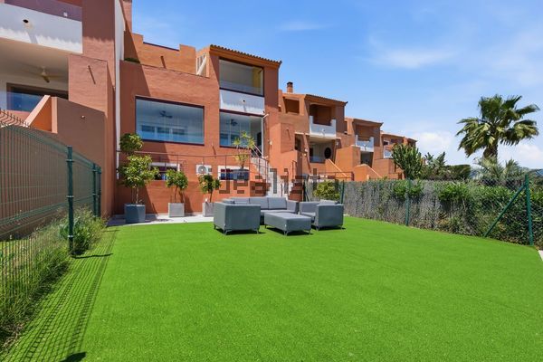 3-bedroom freehold villa in Benahavís — photo 3 of 5