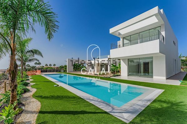 5-bedroom freehold villa in Adeje — photo 4 of 5