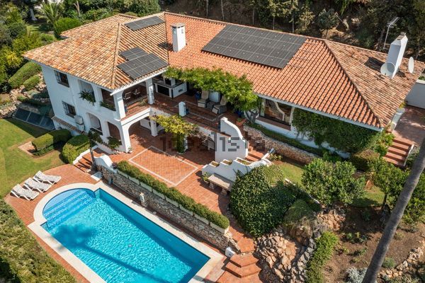 4-bedroom freehold villa in Mijas — photo 1 of 5