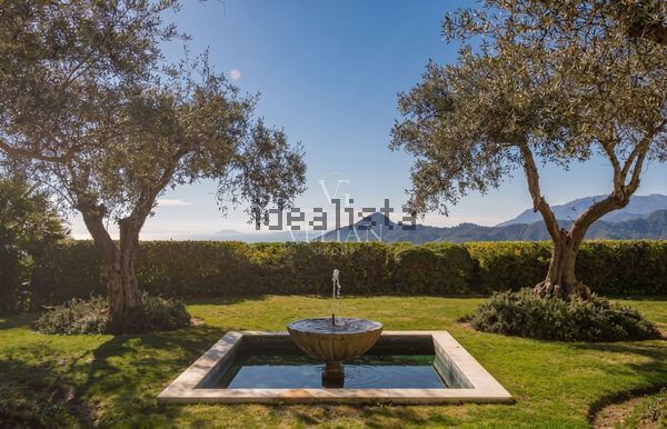 8-bedroom freehold villa in Benahavís — photo 3 of 5