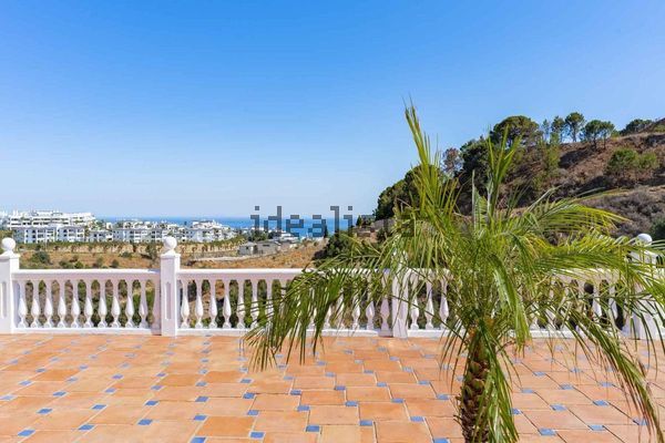 5-bedroom freehold villa in Estepona — photo 2 of 5