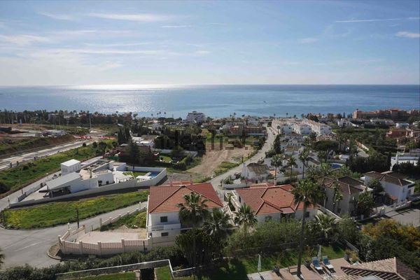 Detached house in Calle Bali, Guadalobón, Estepona — image 4