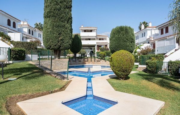 3-bedroom freehold villa in Estepona — photo 1 of 5