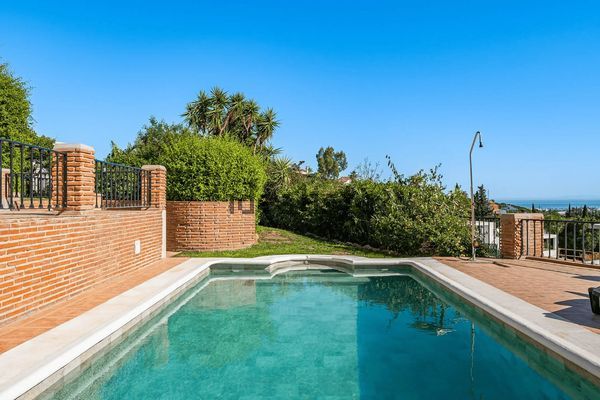 4-bedroom freehold villa in Estepona — photo 3 of 5