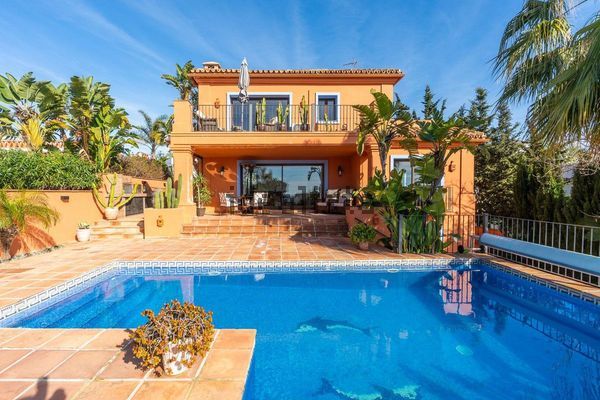 3-bedroom freehold villa in Marbella — photo 1 of 5