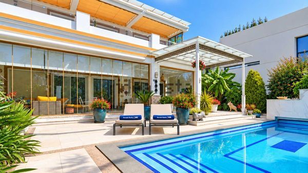 4-bedroom freehold villa in Marbella — photo 1 of 5