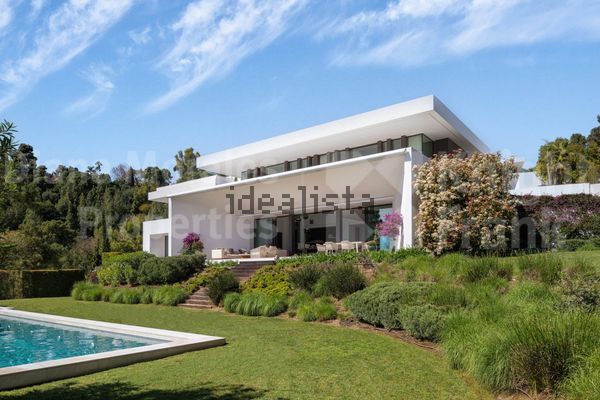 5-bedroom freehold villa in Benahavís — photo 1 of 5