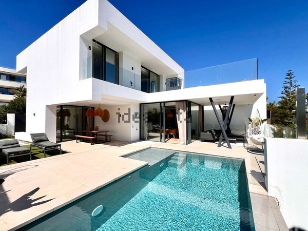 4-bedroom freehold villa in Estepona — photo 2 of 5