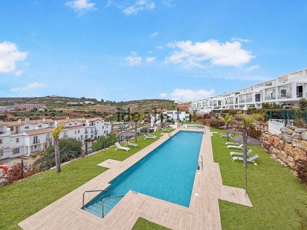 3-bedroom freehold villa in Manilva — photo 2 of 5