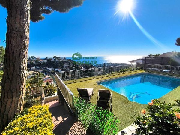 3-bedroom freehold villa in Lloret de Mar — photo 1 of 5