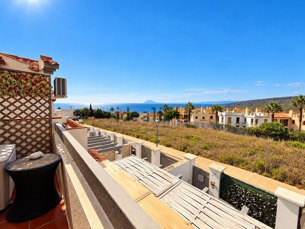 4-bedroom freehold villa in Manilva — photo 3 of 5