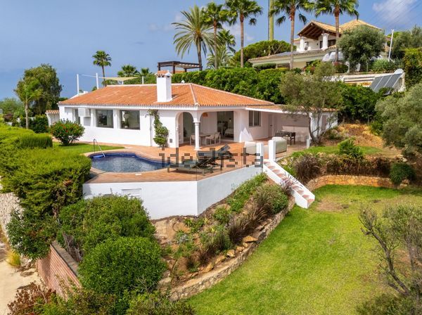 4-bedroom freehold villa in Marbella — photo 1 of 5
