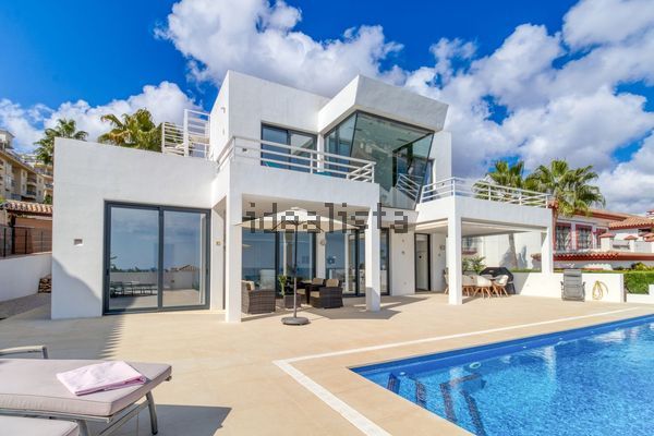 4-bedroom freehold villa in Mijas — photo 1 of 5