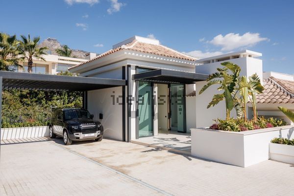 5-bedroom freehold villa in Marbella — photo 2 of 5
