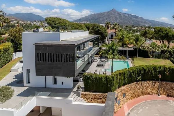 4-bedroom freehold villa in Marbella — photo 4 of 5