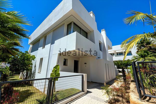Semi-detached house in Urbanización Golf Río Real, Rio Real, Marbella — image 4