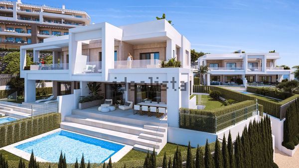3-bedroom freehold villa in Estepona — photo 2 of 5
