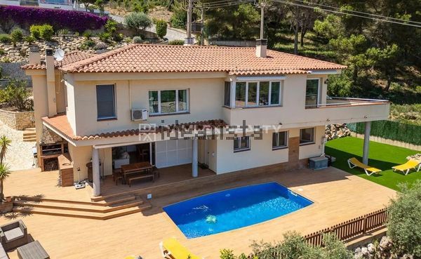 Detached house in Calle Lluïsa Usall i Bosch, Santa Clotilde, Lloret de Mar — image 3